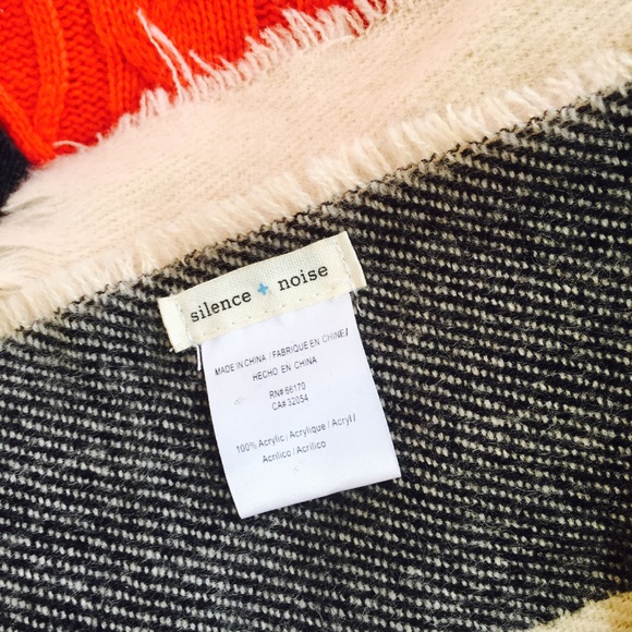 Silence and Noise Scarf - Picture 3 of 3